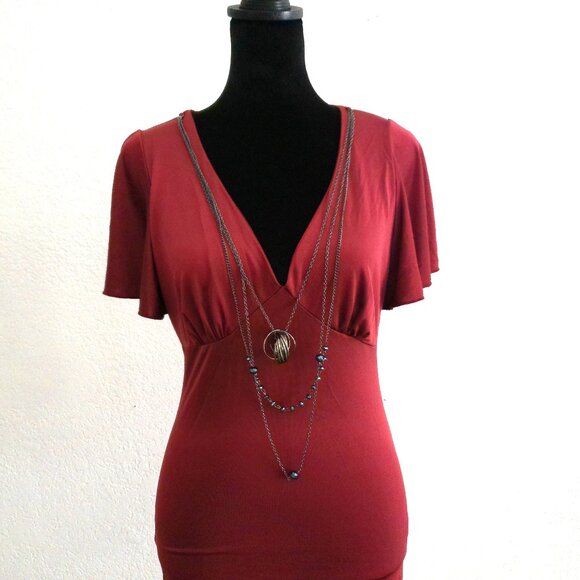 Forever 21, red color V-neck T-shirt with necklace, with rhinestones, crystal - Picture 4 of 12